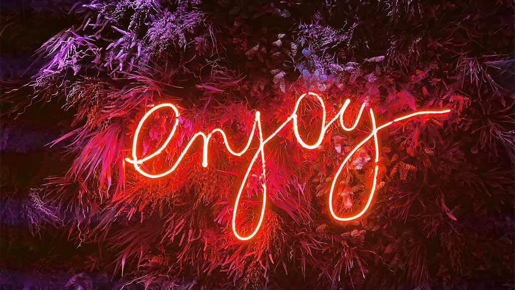 Benefits of Using Battery-Operated Neon Signs