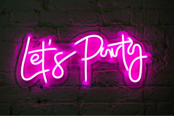 20+ Creative Neon Art Ideas to Brighten Up Your Space