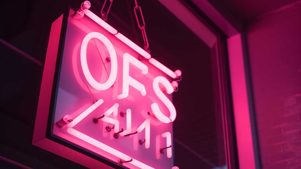 How to Hang Neon Sign with Chain